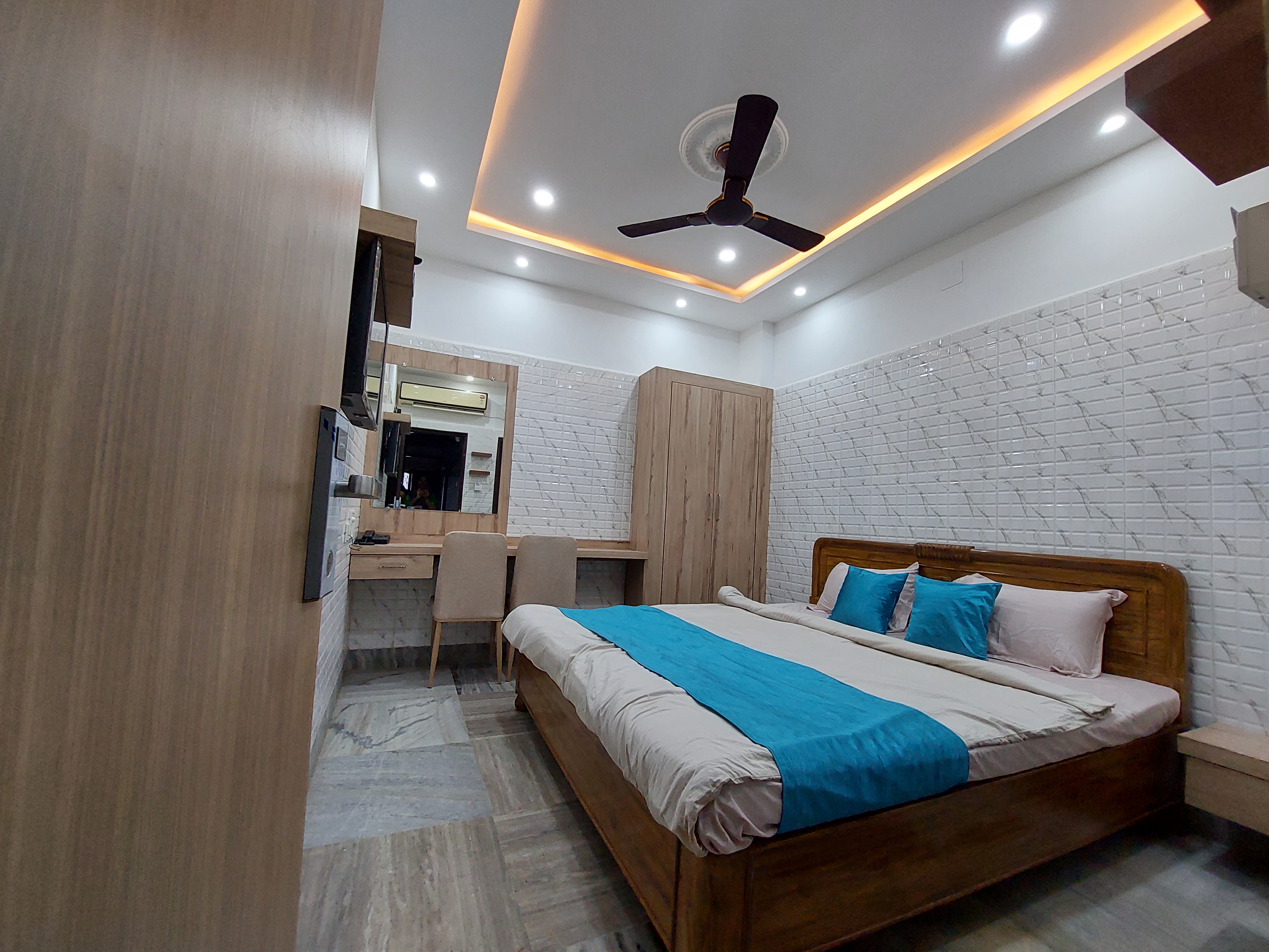 Deluxe Room With Bath Tub